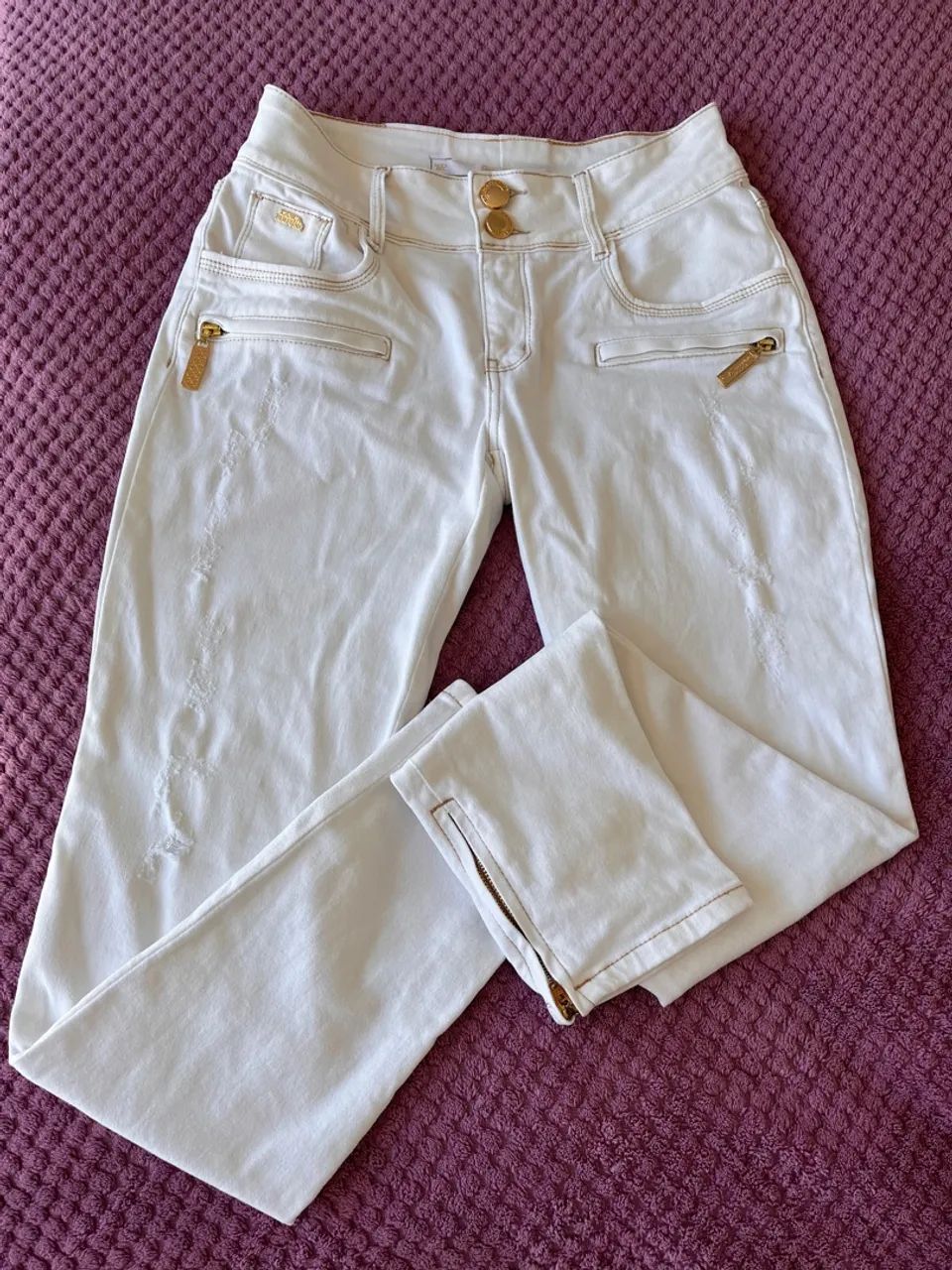 Calça Jeans Branca com Detalhes