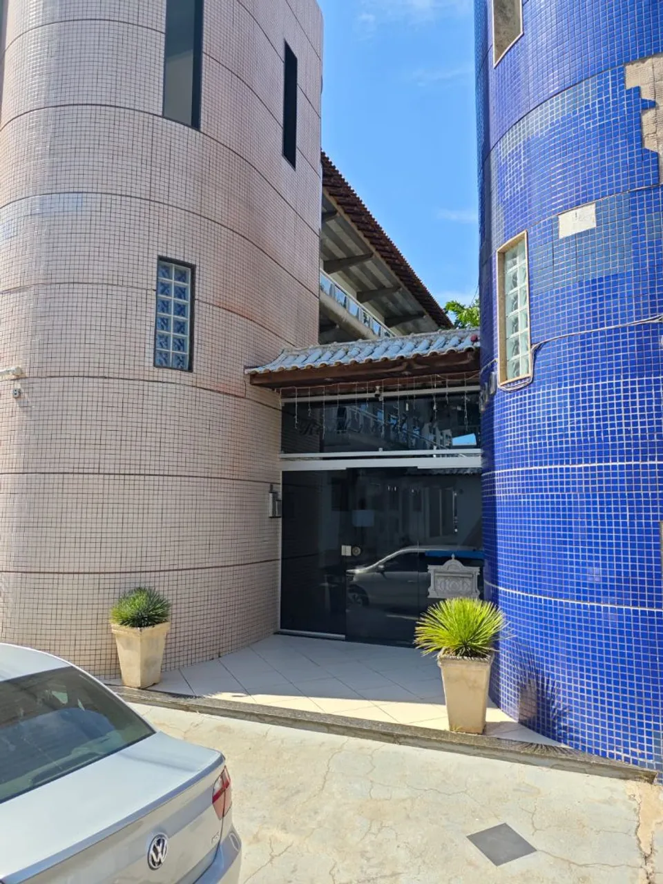 Vendo apartamento em um condomínio fechado, apartamento mobiliado.