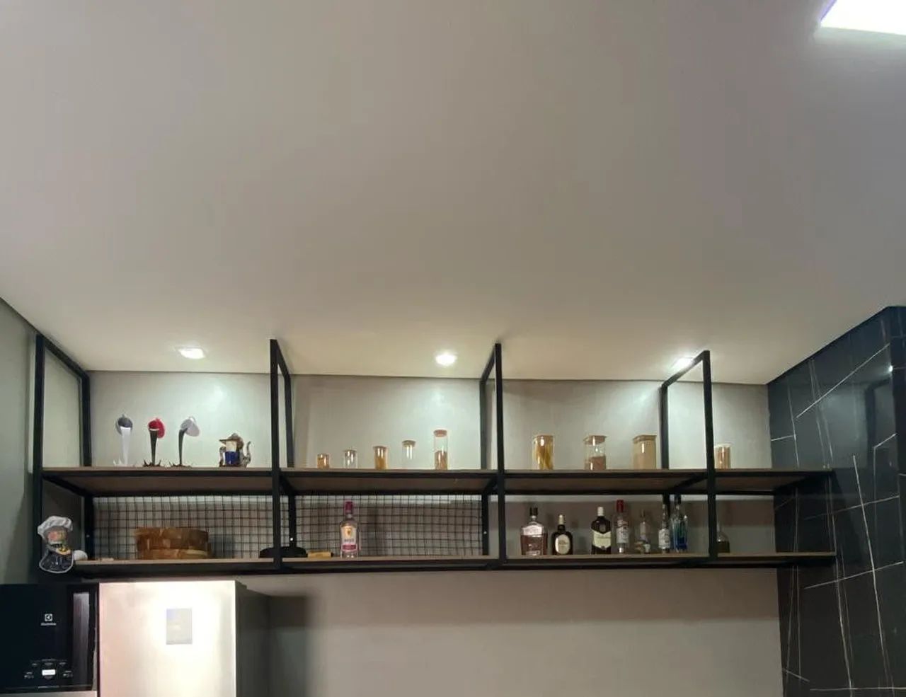 Prateleira estilo industrial suspensa 