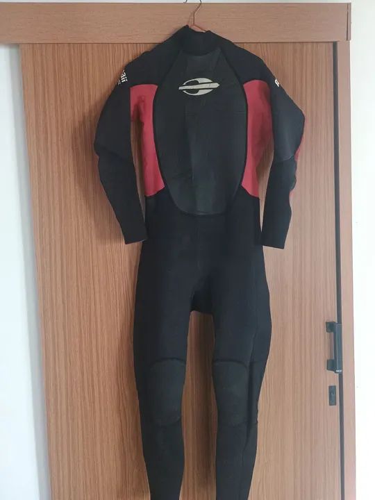 Macacão de Neoprene para Natação - Tamanho MT - Foto 4