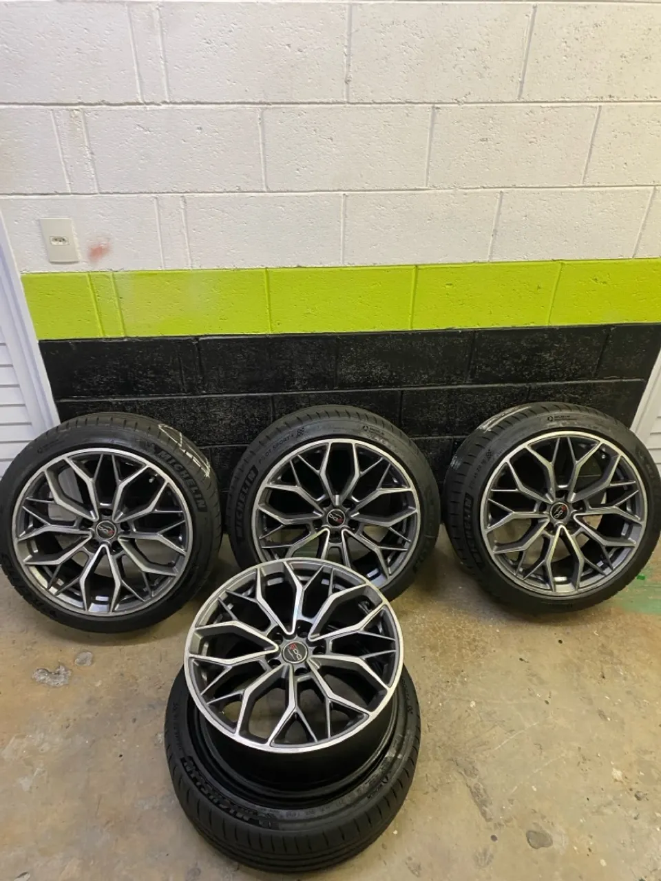 4 Rodas Bar Stroller Aro 18 Tala 8 5/113 4 Pneus Michelin Pilot Sport 4 215/45ZR18
