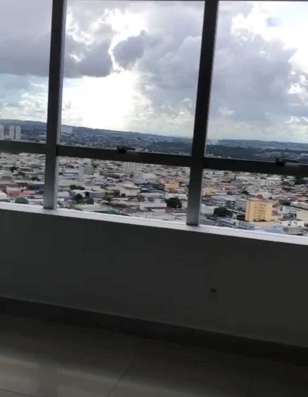ALUGO APARTAMENTO 2 QUARTOS SENDO 1 SUITE LOCALIZADO NO COND. PATIO COIMBRA