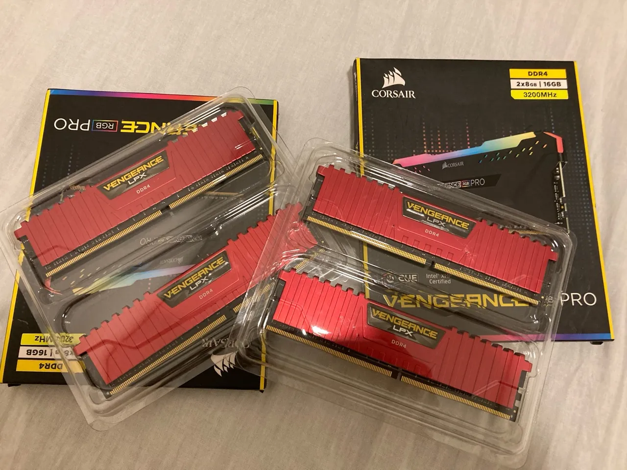 Memória RAM Corsair Vengeance RGB PRO 16GB (2x8GB) DDR4 3200MHz - Kit com 4 módulos