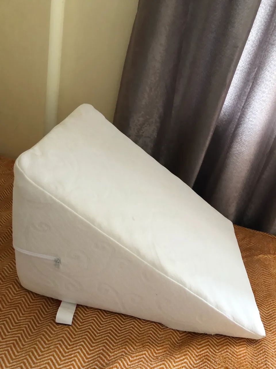 Orthopedic triangular support cushion64305770613889120