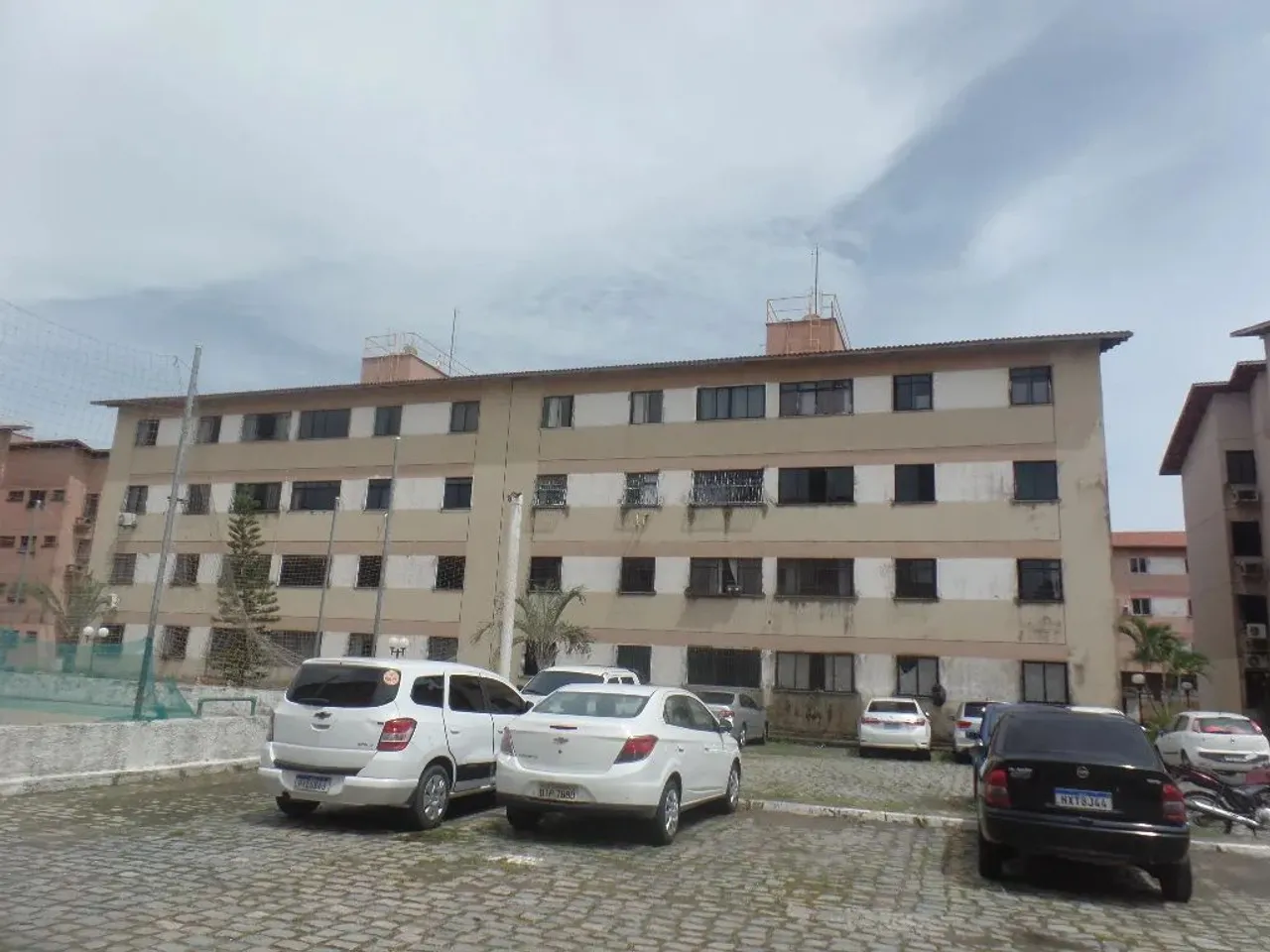 Apto. nascente no Cond. Morada das Acácias A, 70m², 03 qtos (01 ste), cozinha, área de ser