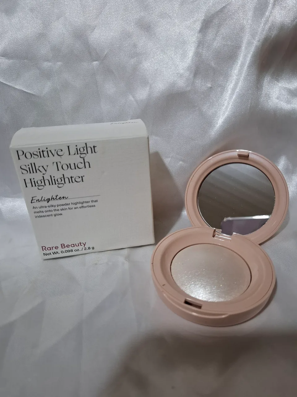 Iluminador Rare Beauty Enlighten