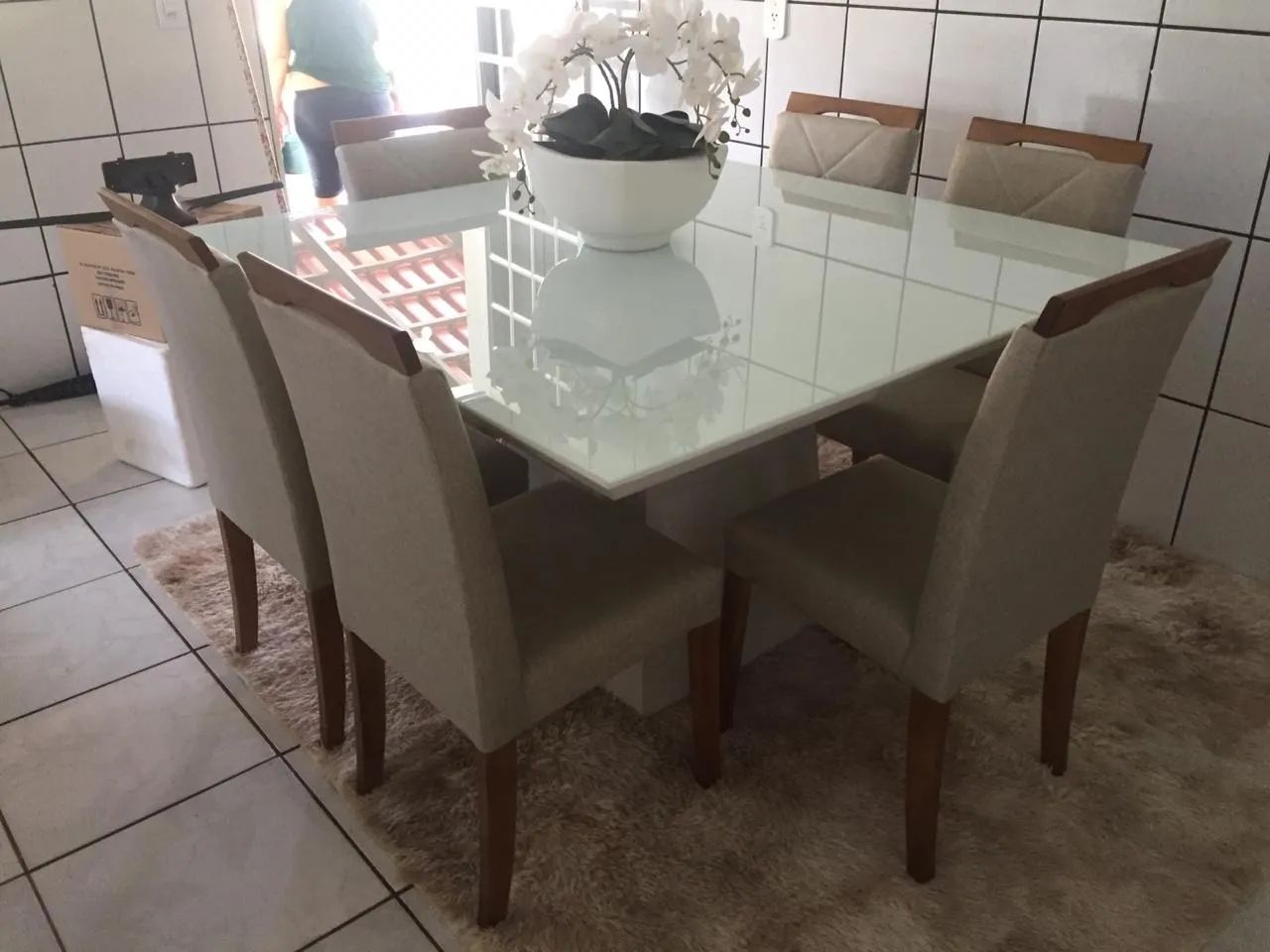 Mesa de Jantar Elegante com 6 Cadeiras de madeira 