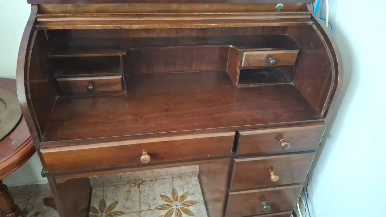 Escrivaninha de Madeira com Detalhes - Foto 2
