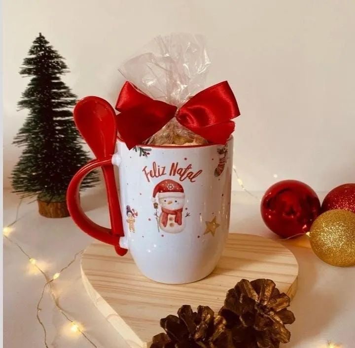Caneca de Natal personalizada com colher e bombons 
