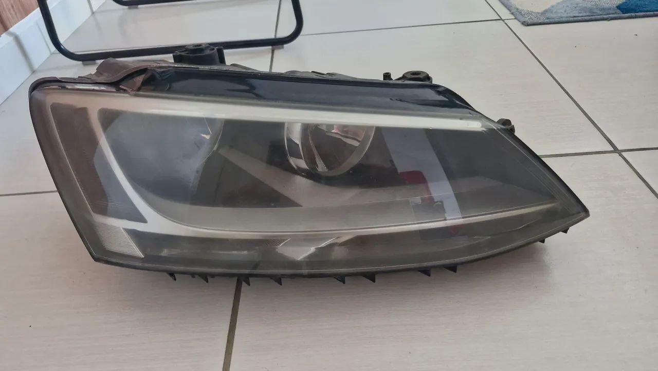 Par de Farol Dianteiro Jetta MK6 2012 - Foto 2