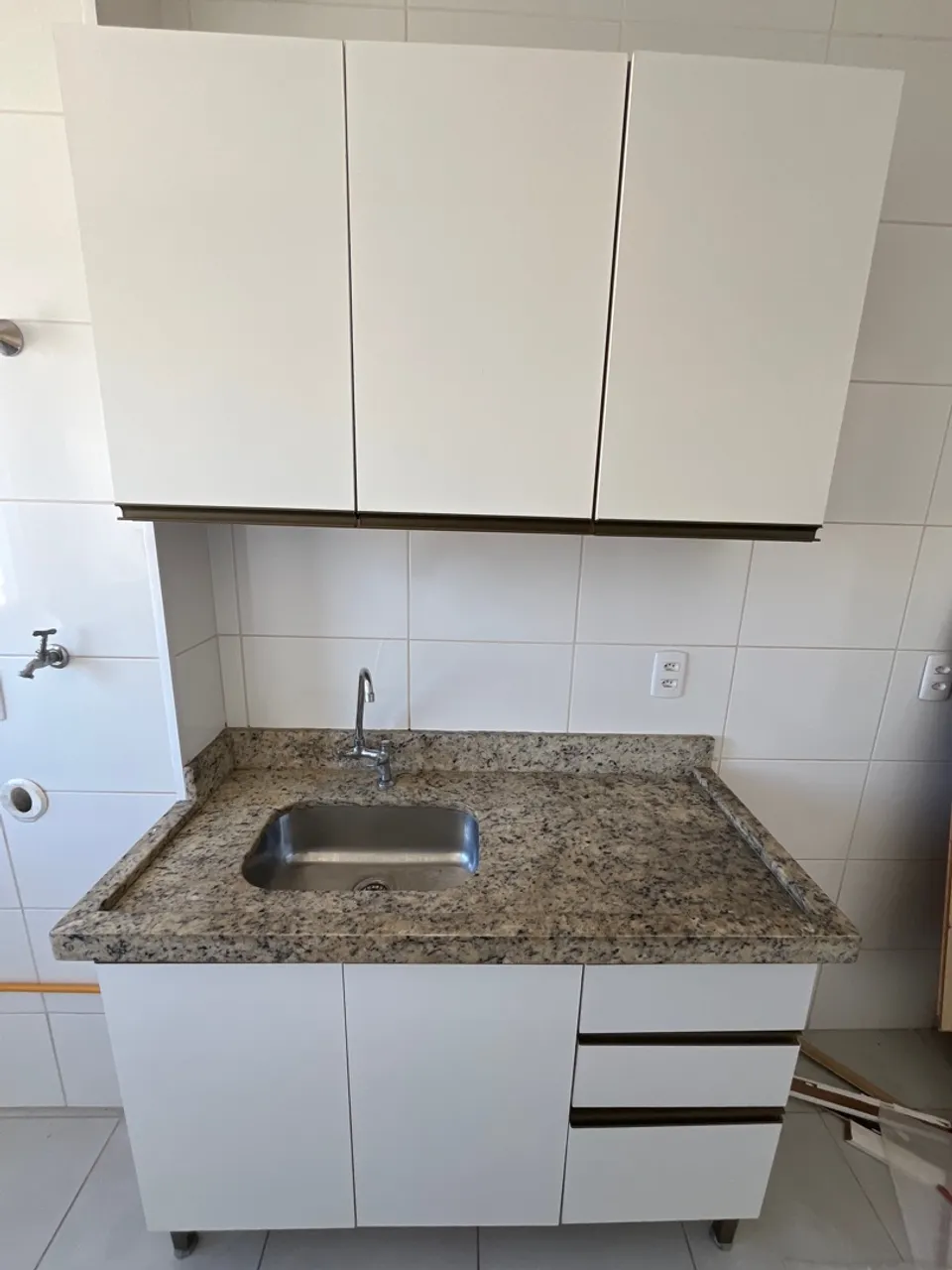 Armário de Cozinha Compacto com Granito
