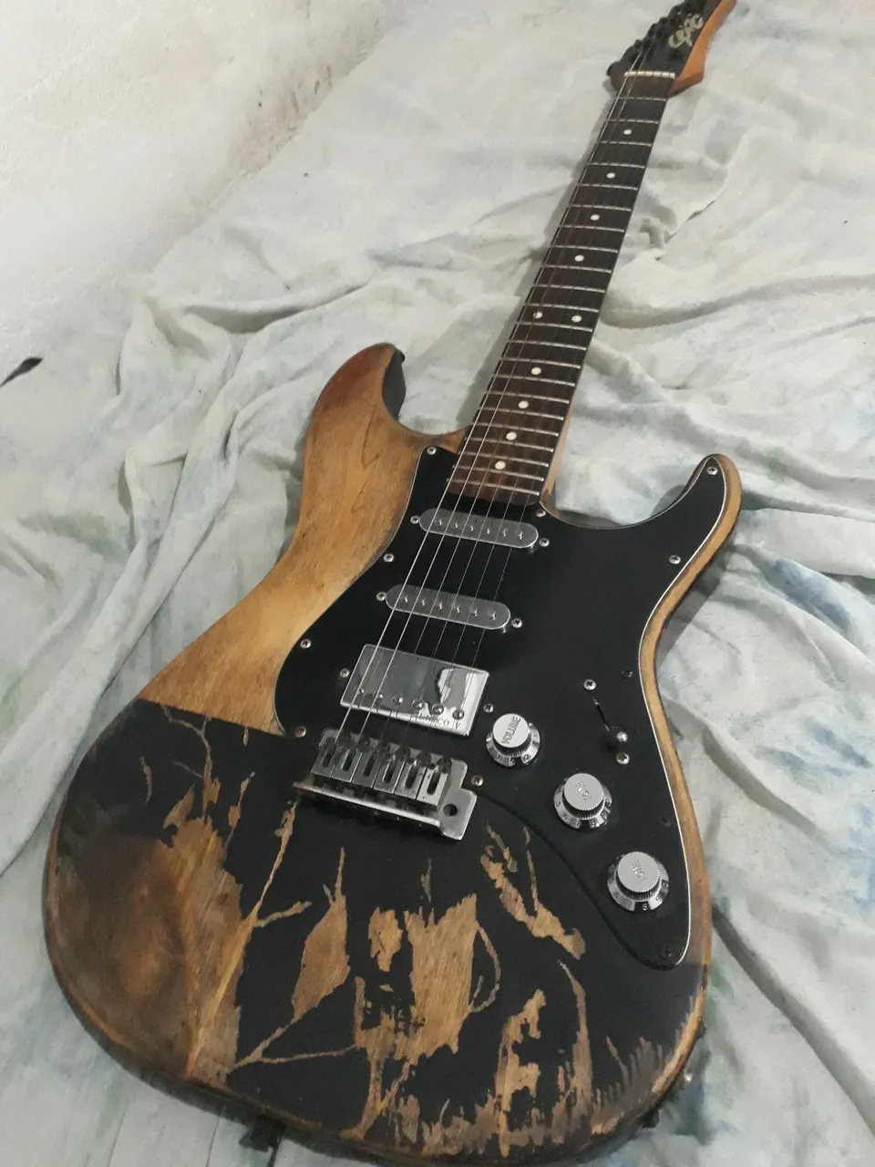 Guitarra Seizi Stone HSS