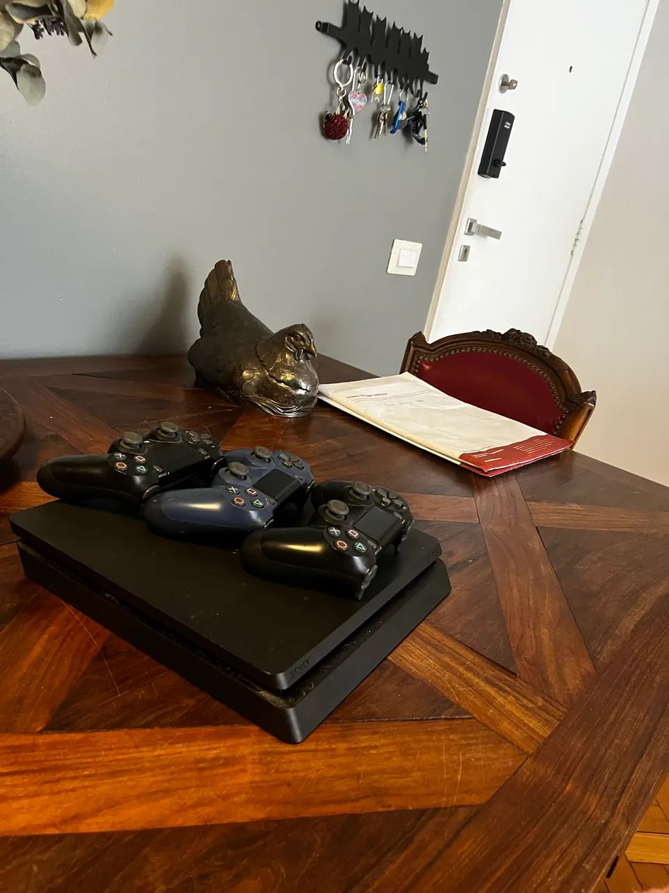 Ps4- 1 Tera + 2 controles - Foto 2