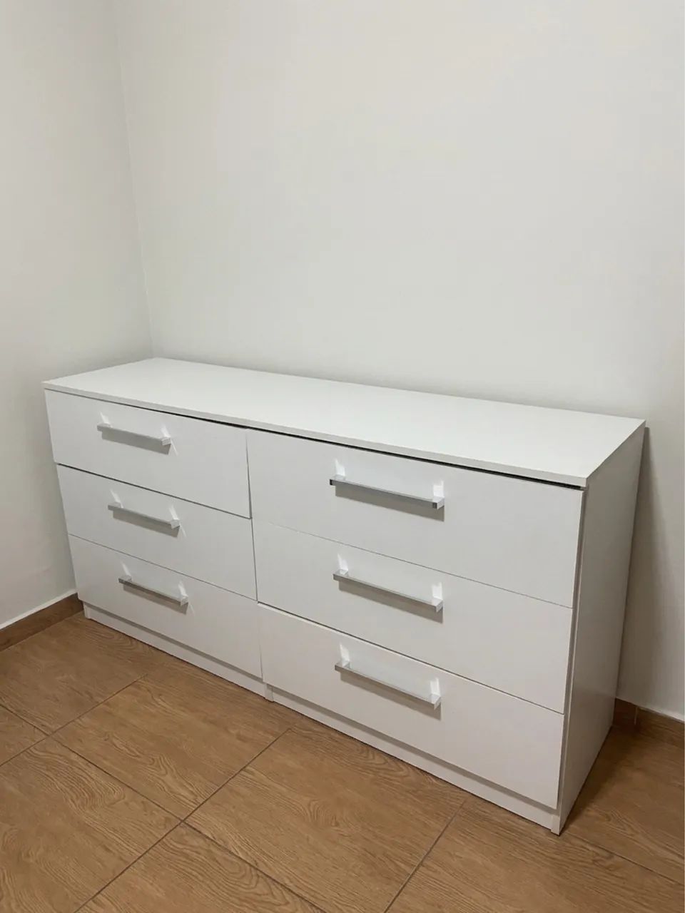 Cômoda com 6 gavetas 