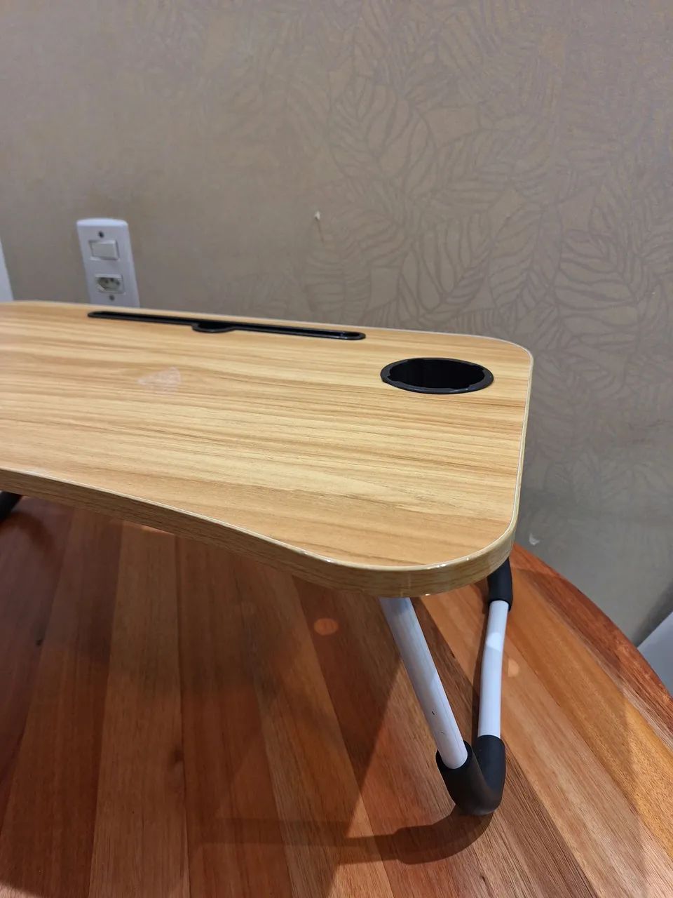 Mesa Dobrável para Notebook com Porta-Copo - Foto 3