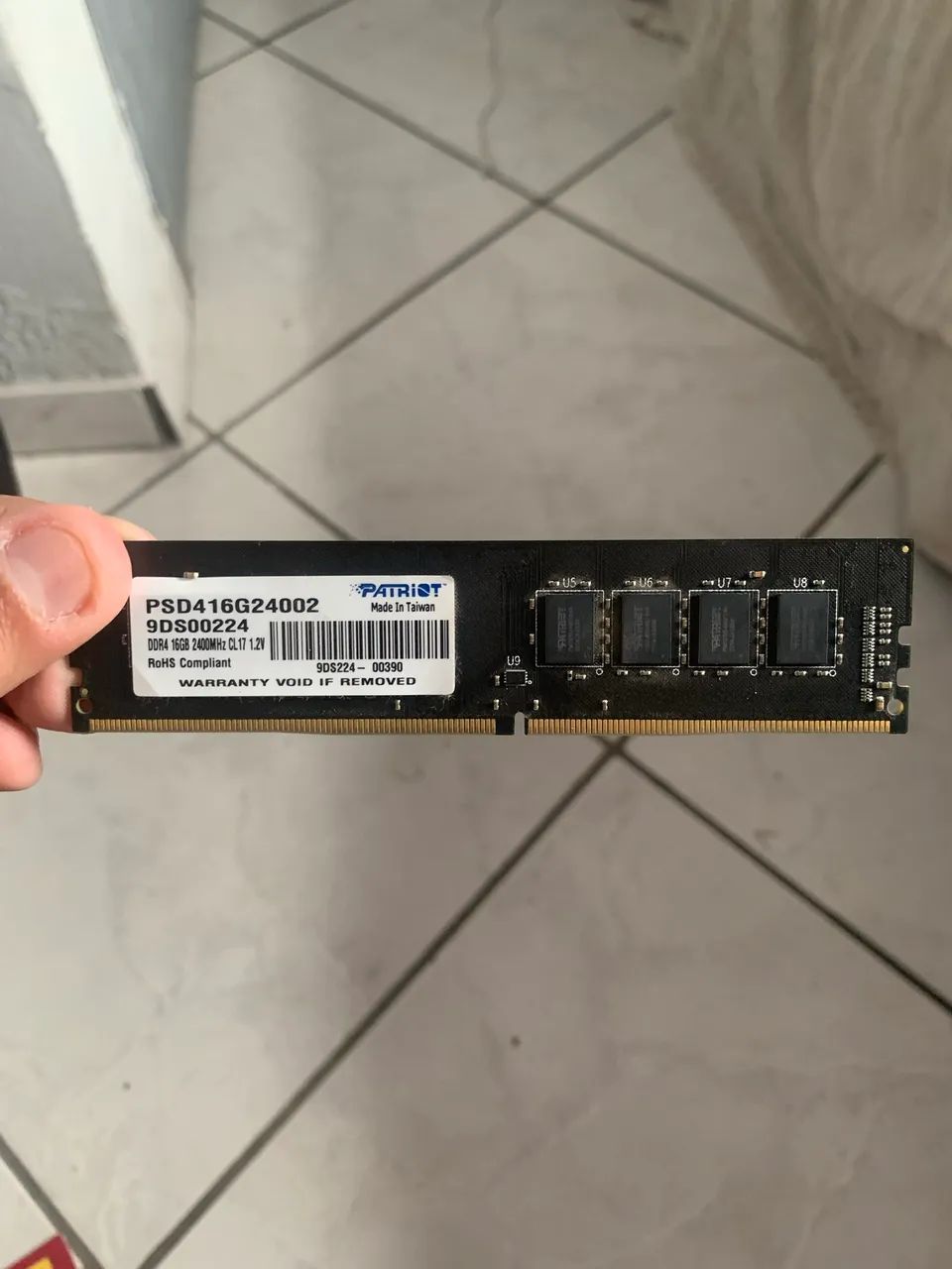 Vendo memória ram 16gb 2400hz pouco tempo de uso 