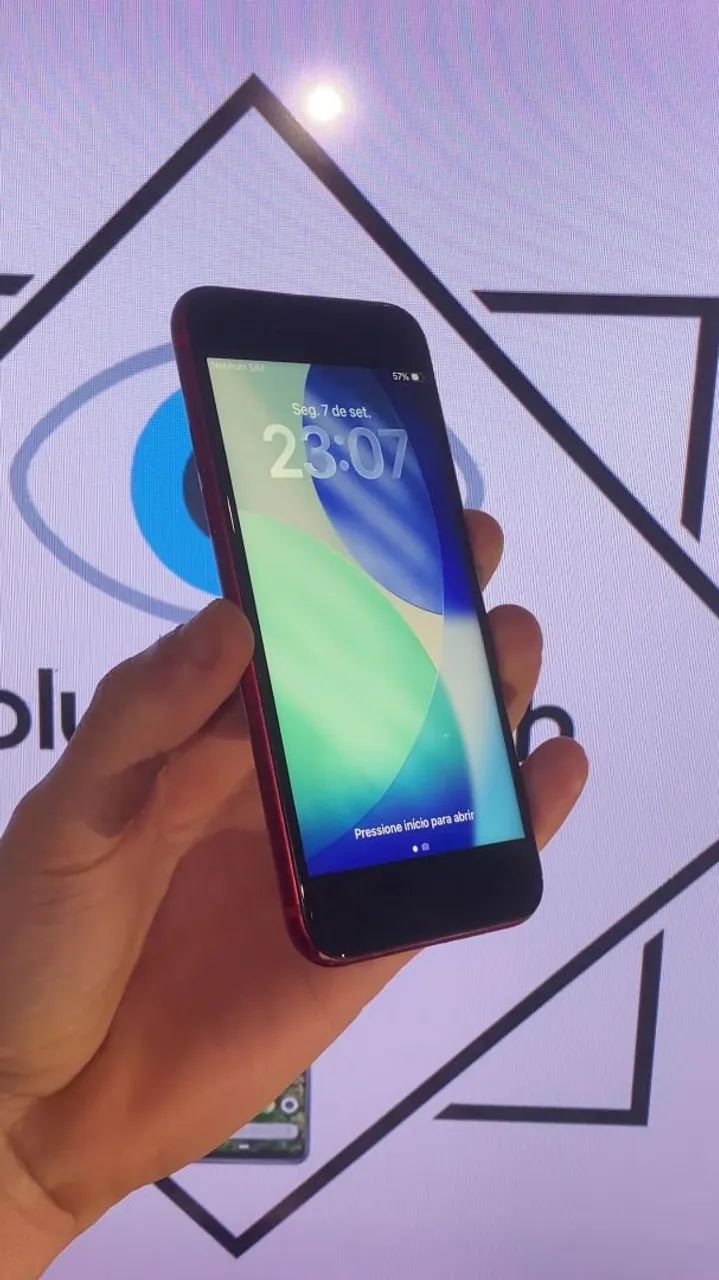 Iphone SE 2ª geração 64gb vermelho seminovo excelente  - Foto 2