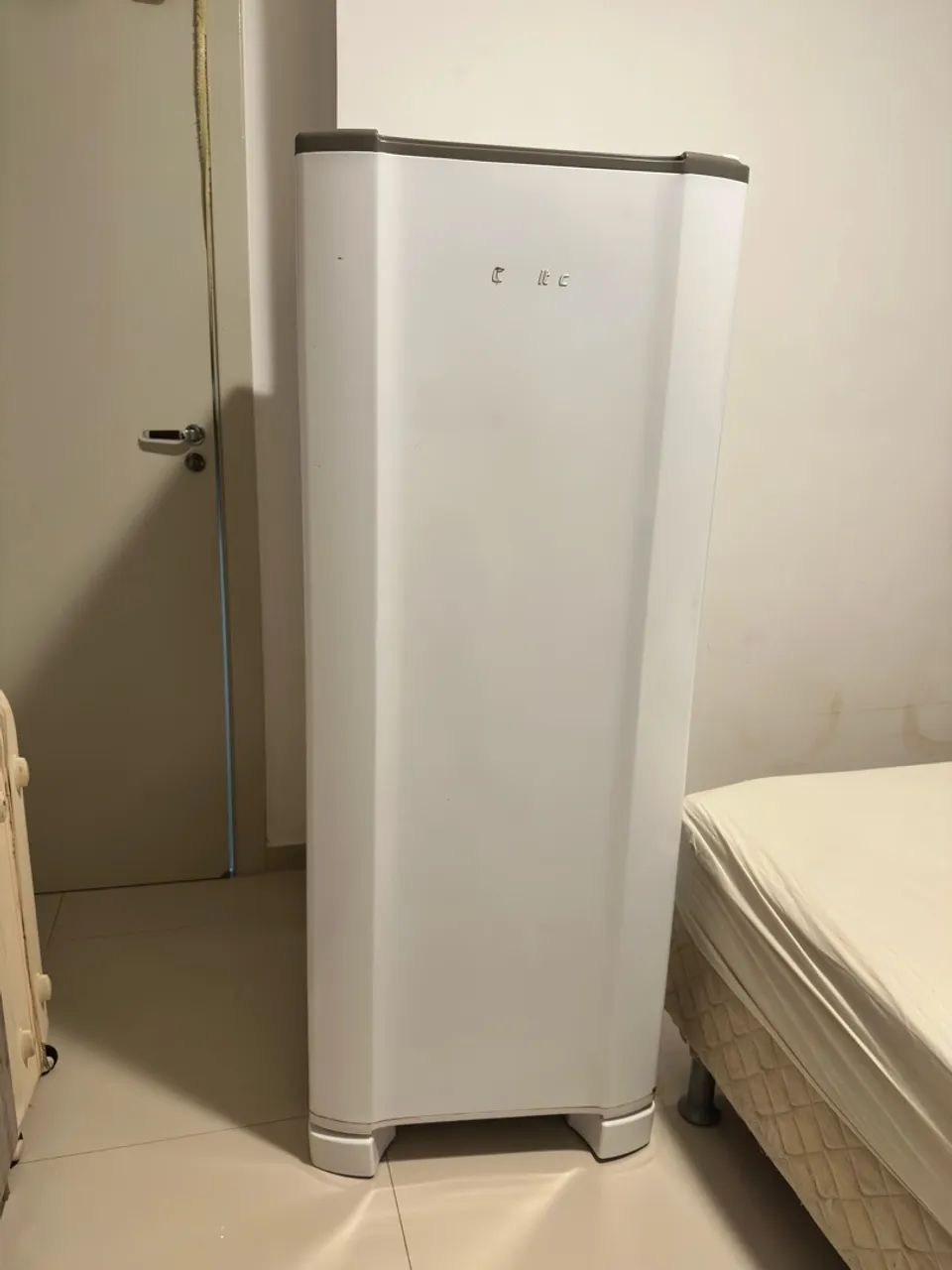 REFRIGERADOR ESMALTEC