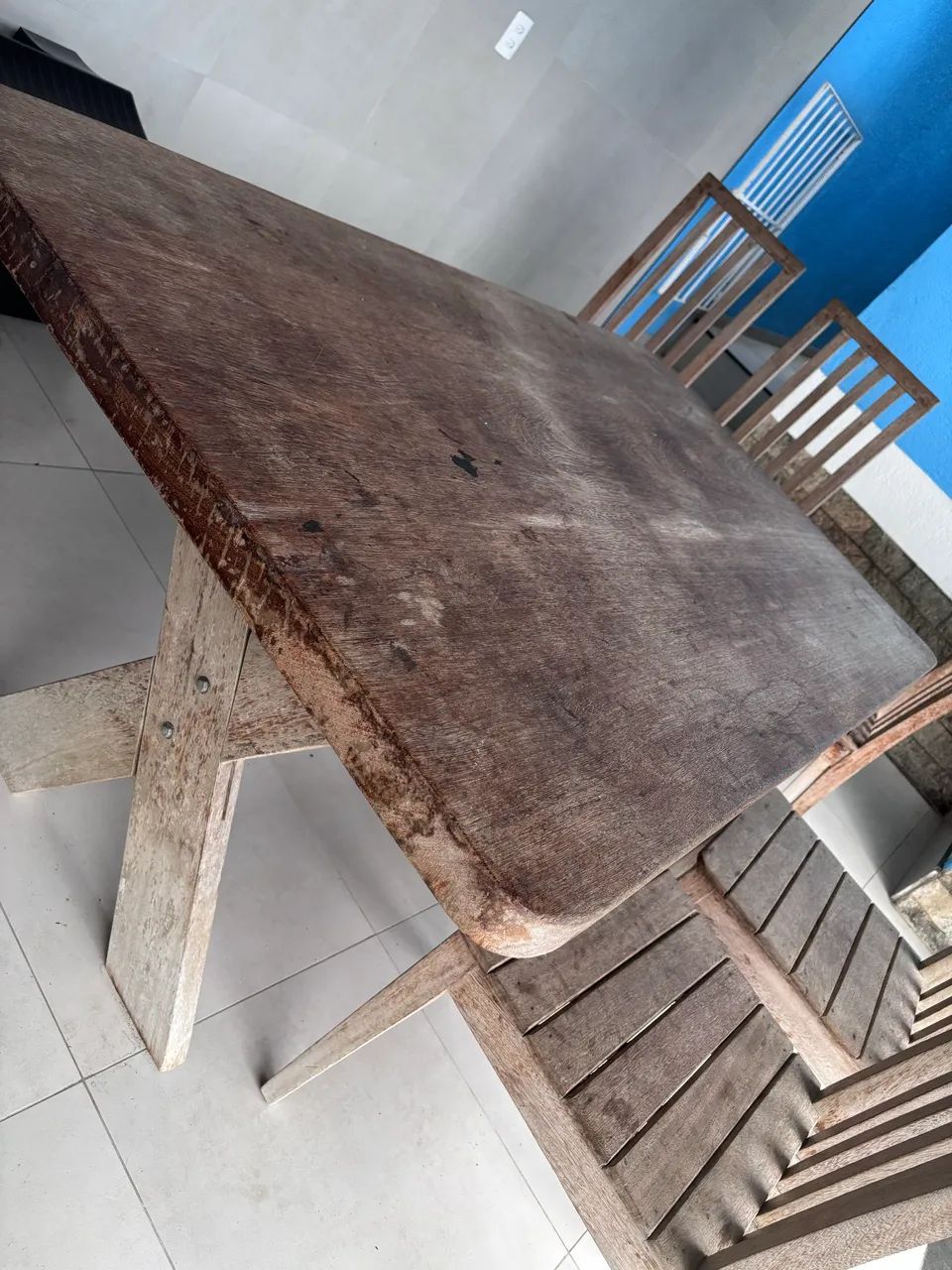 Mesa e cadeiras em madeira maciça  - Foto 4