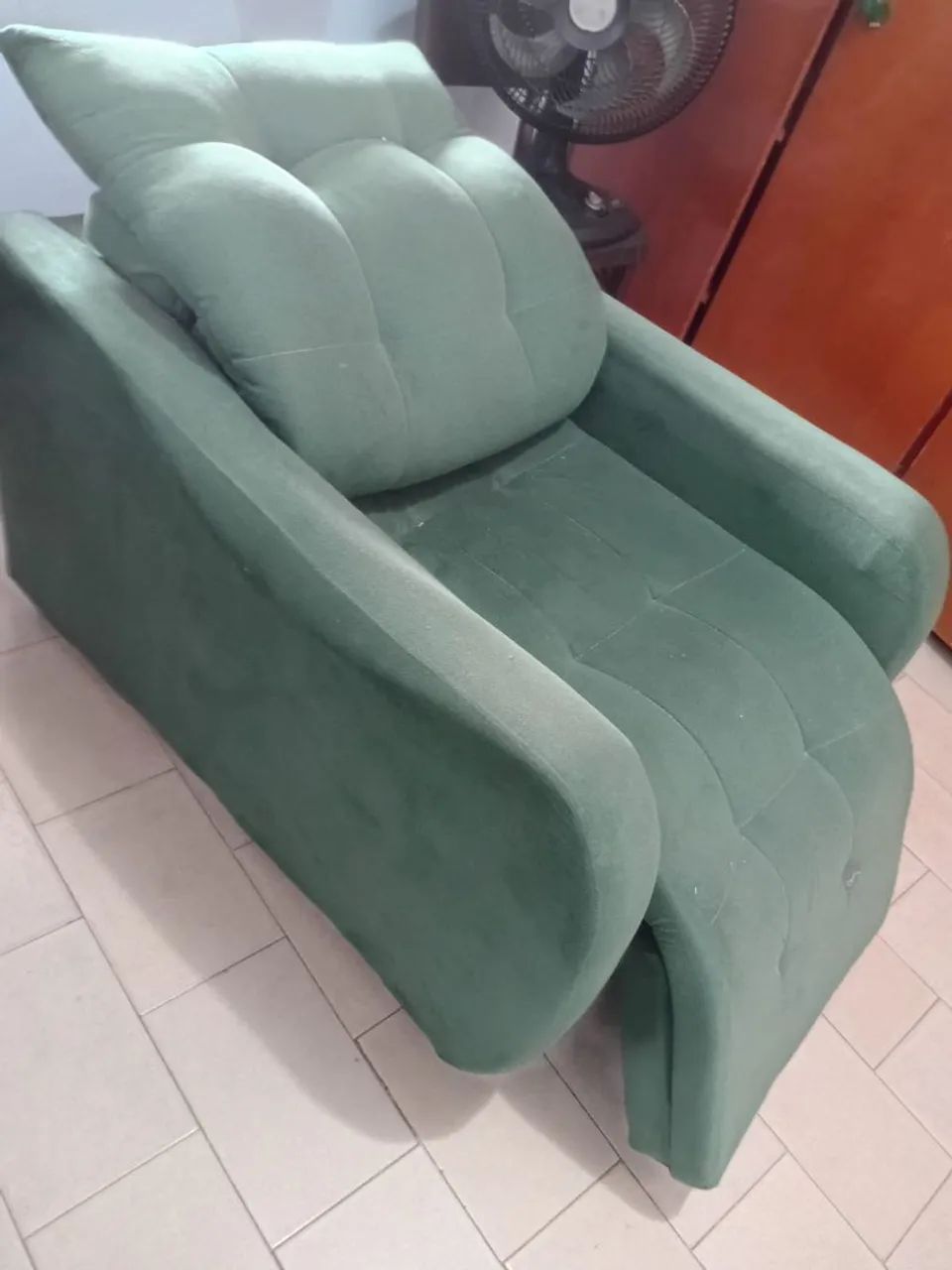 Poltrona reclinável aveludada 