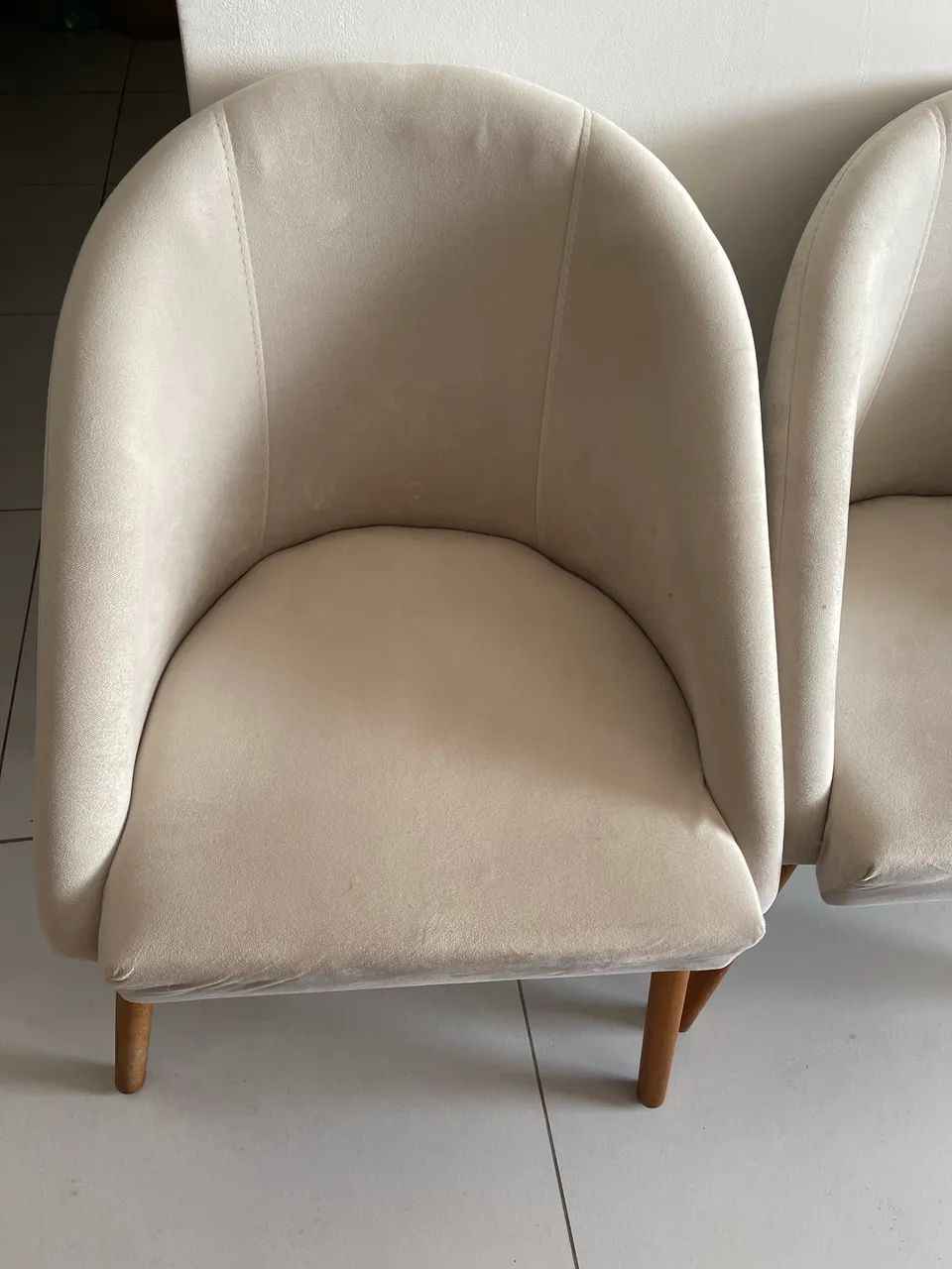 Poltronas na cor bege. - Foto 3