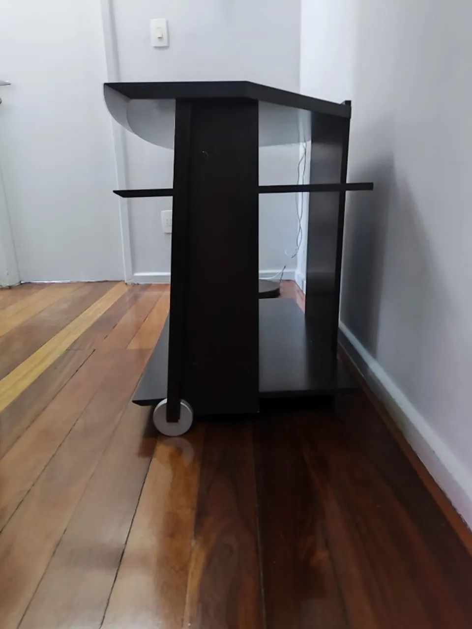 Rack para televisão em ótimo estado de conservação e preço imperdível - Foto 4
