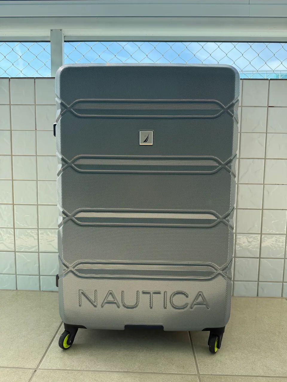 Mala Nautica 32 polegadas Grande Rígida com 4 Rodas - Nova