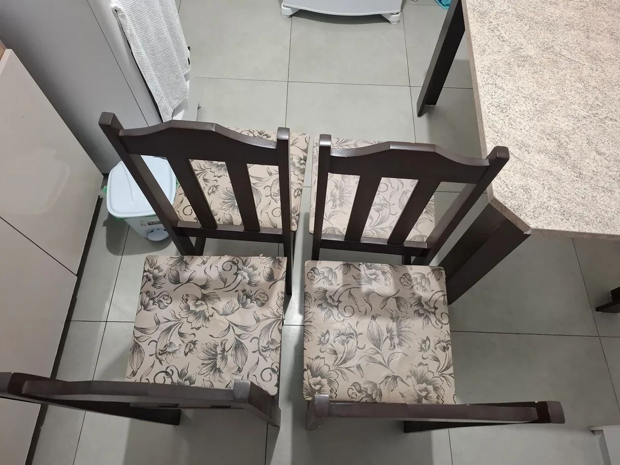 Mesa com 4 cadeiras  - Foto 2