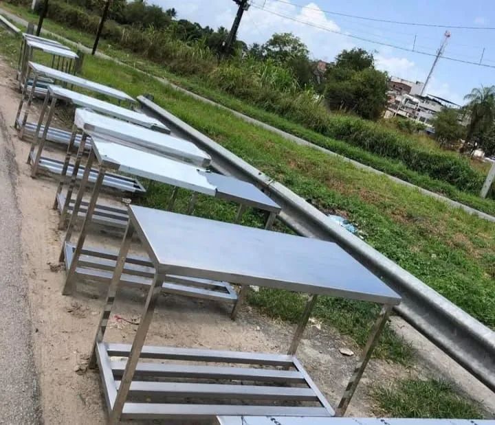 Mesa de aço inox 