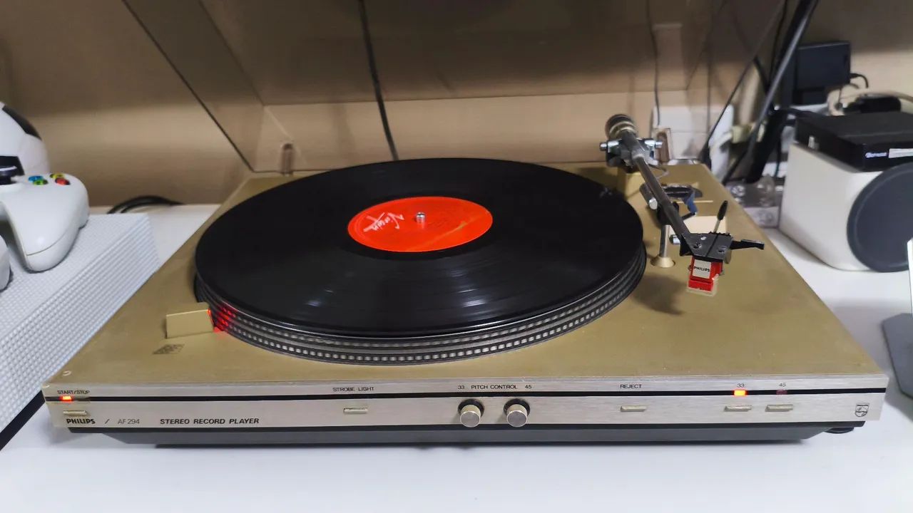 Toca discos Philips AF-294 dourado - Foto 5