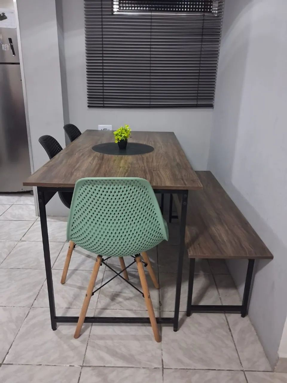  Mesa estilo industrial com cadeiras - Foto 3