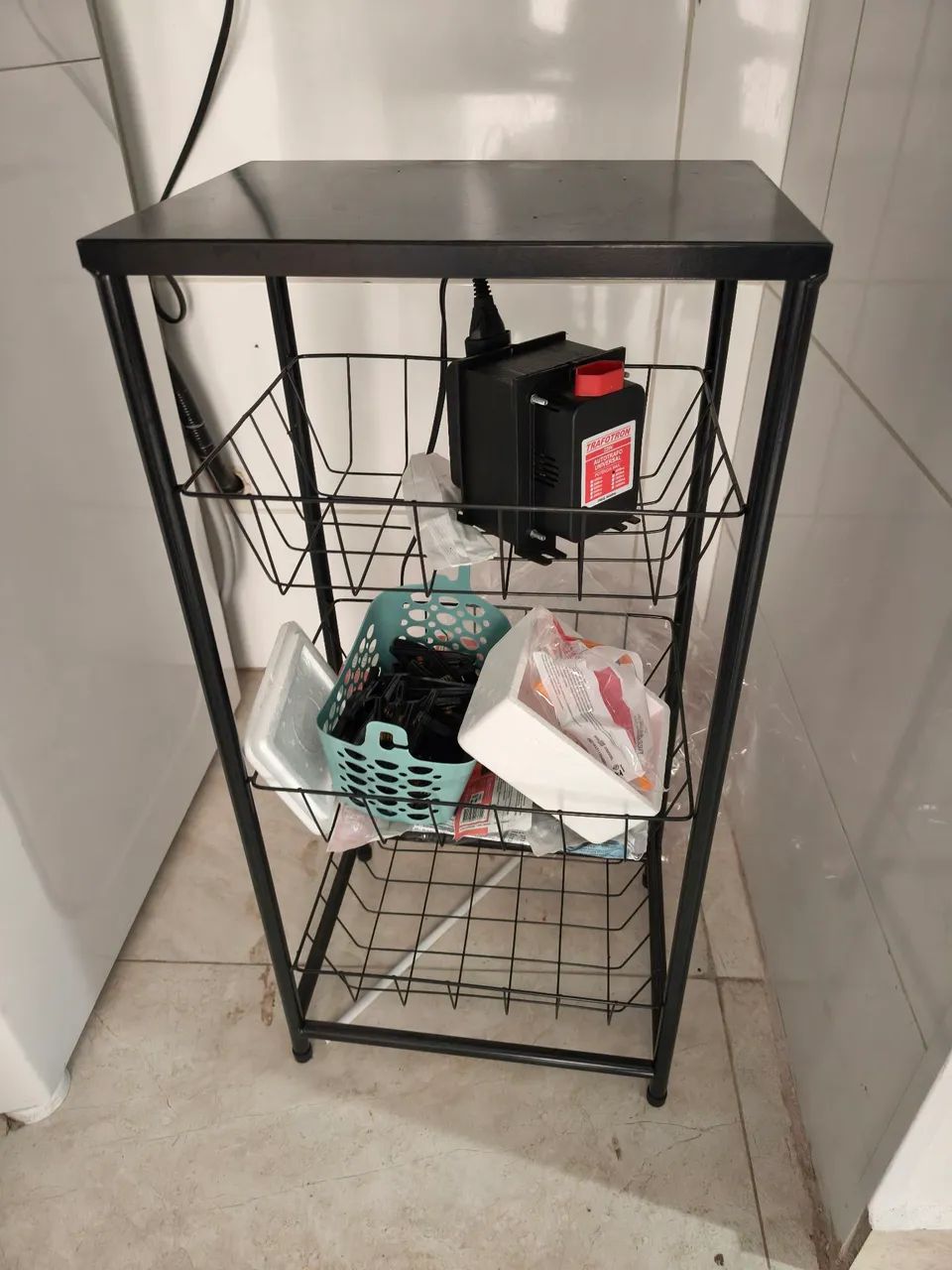 Móvel suporte metálico 