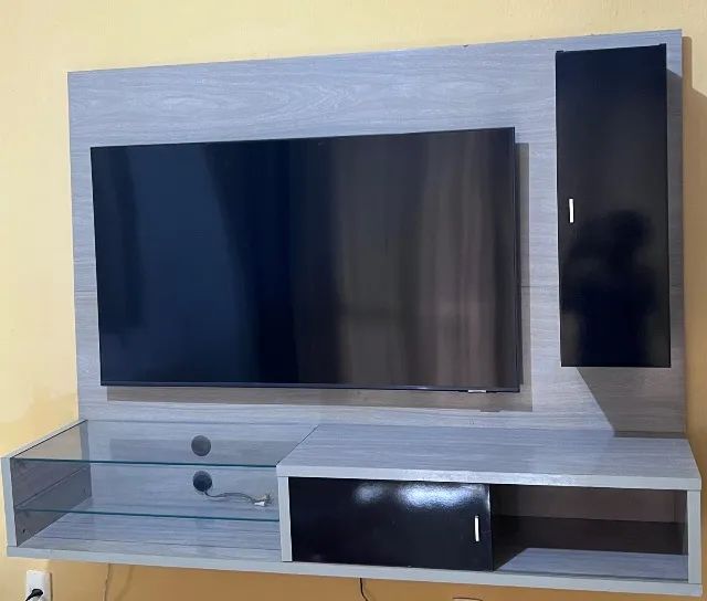Painel para TV muito conservado 