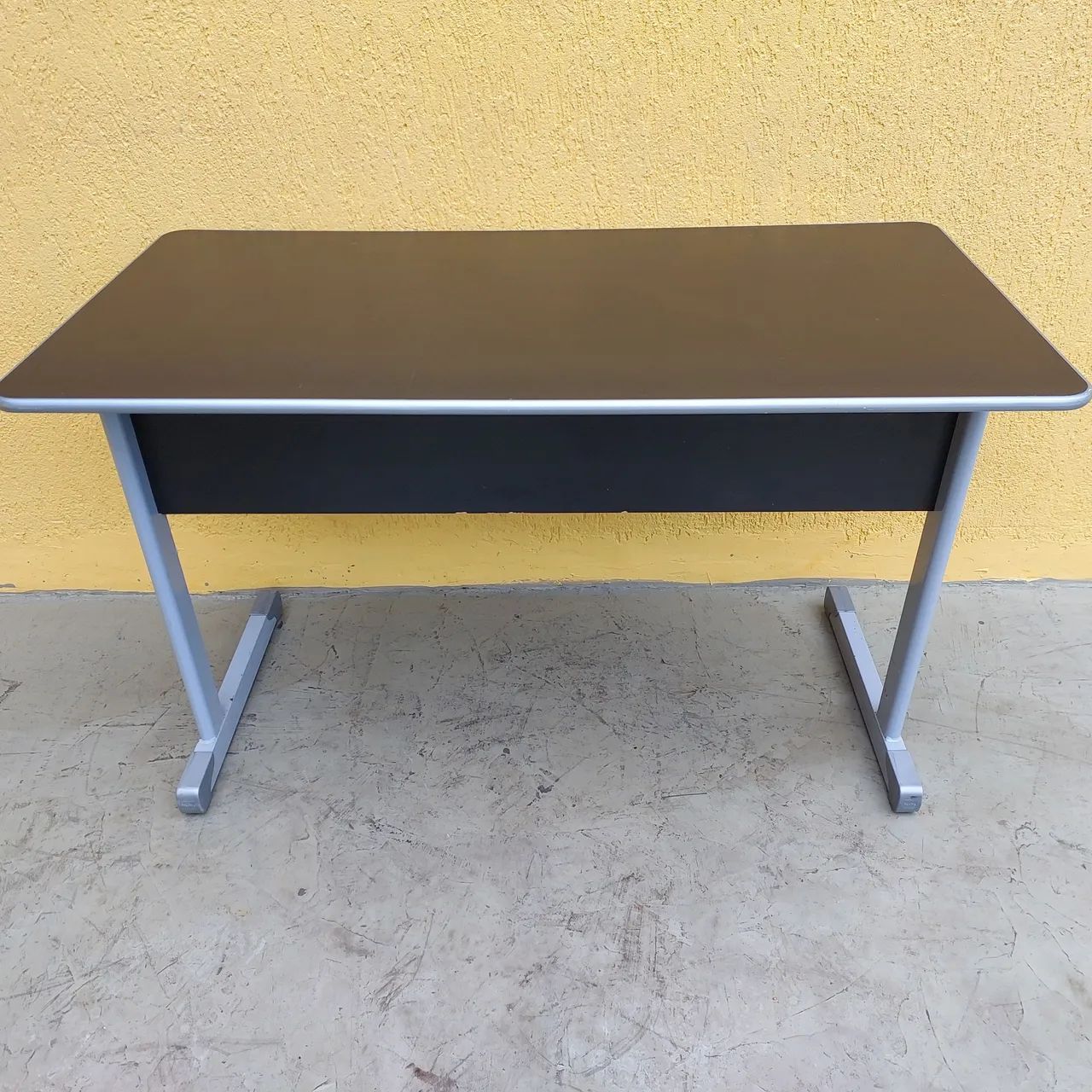 Mesa escritório com gavetas preta - Foto 5
