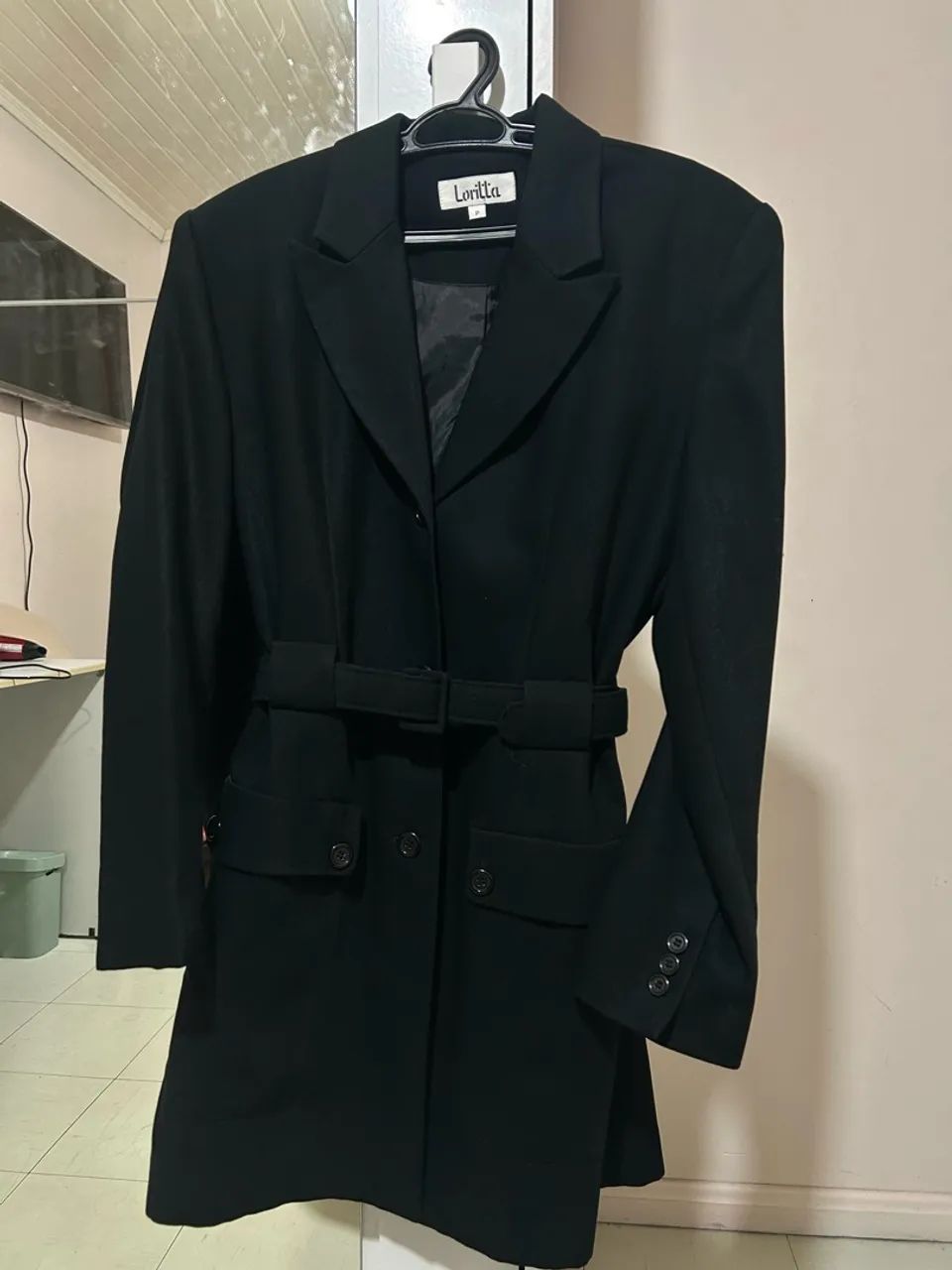 Casaco Sobretudo Preto Elegante com Cinto  - Foto 2