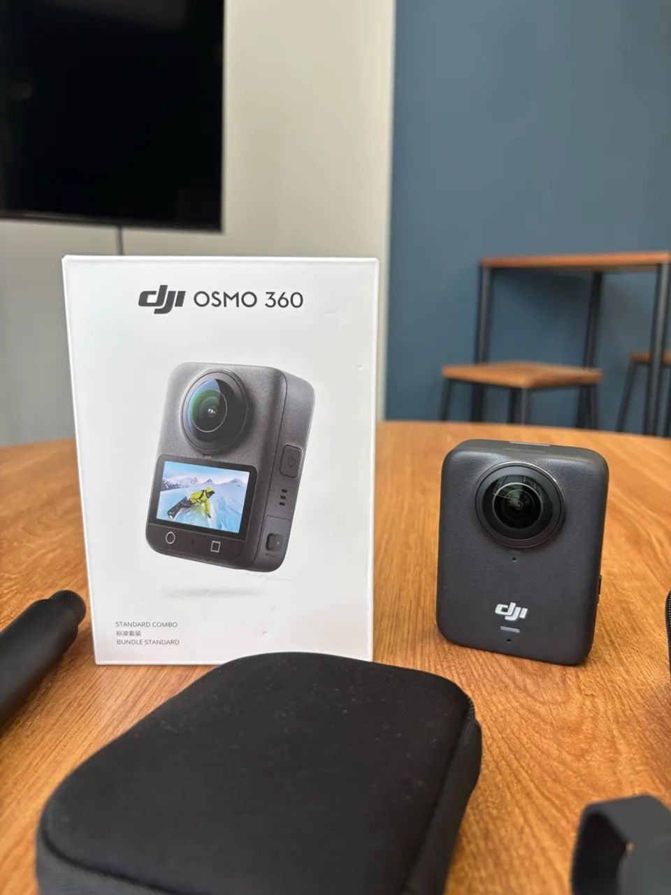 Câmera DJI Osmo 360 Nova com acessórios