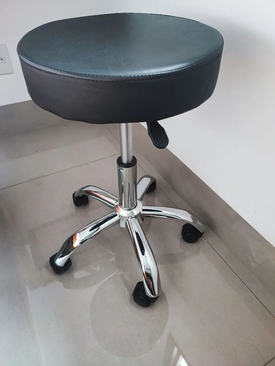 Banqueta Mocho com rodinhas semi nova  - Foto 2