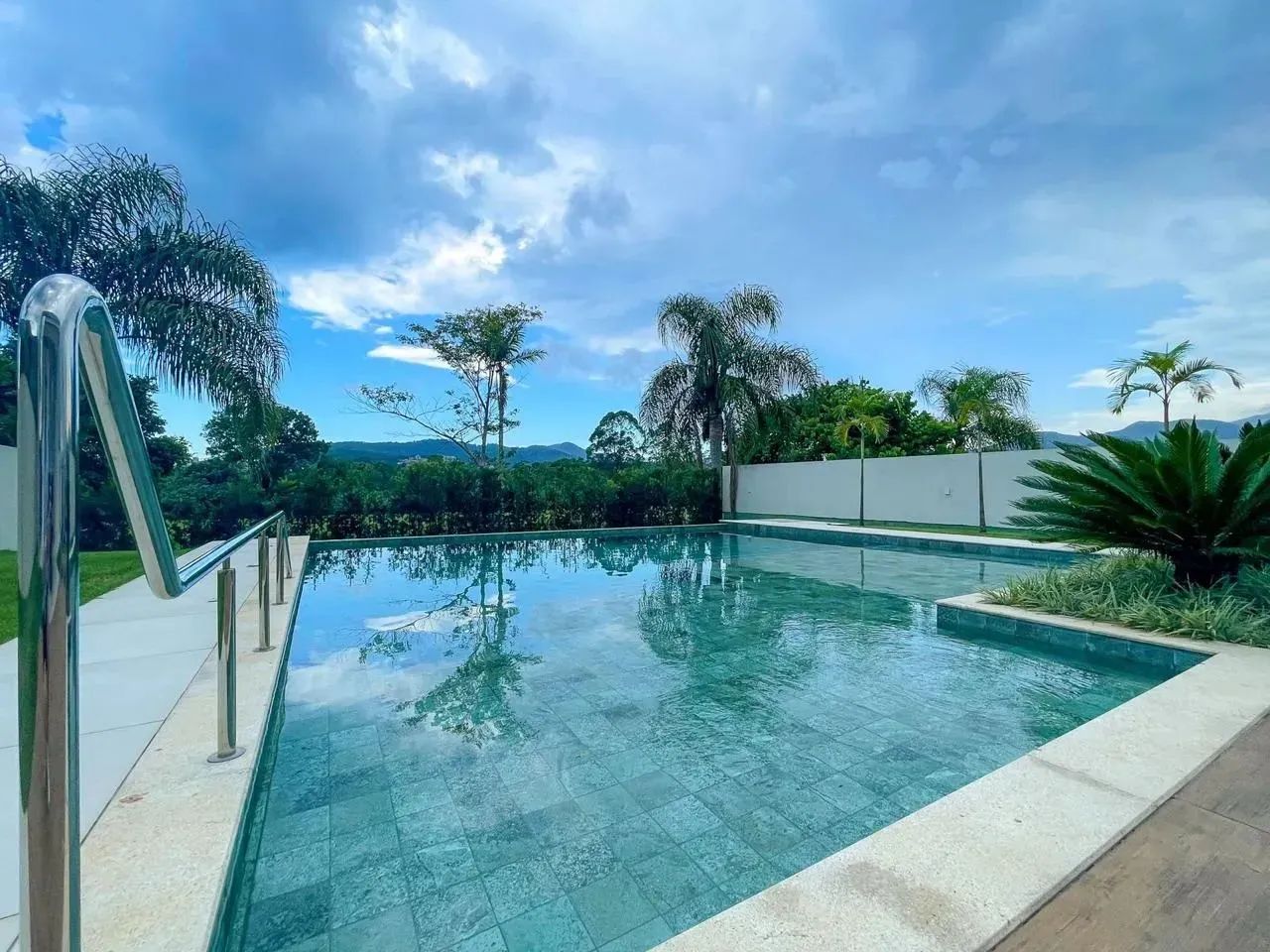 Imóvel para aluguel possui 450 metros quadrados com 4 quartos em Centro - Camboriú - SC - Foto 2