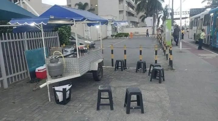 Vendo carrinho de churrasquinho com reboque  - Foto 2
