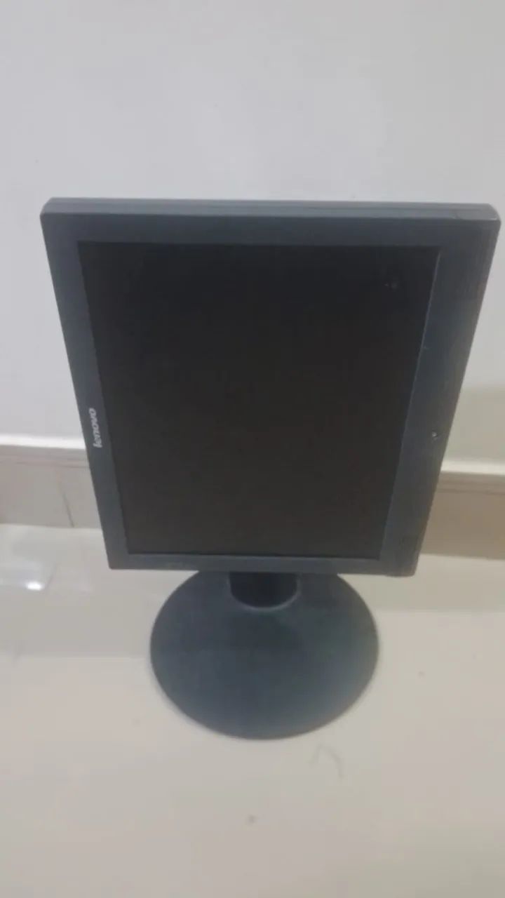 Monitor Lenovo 15 polegadas com Suporte Retrátil Articulado - Funcionando