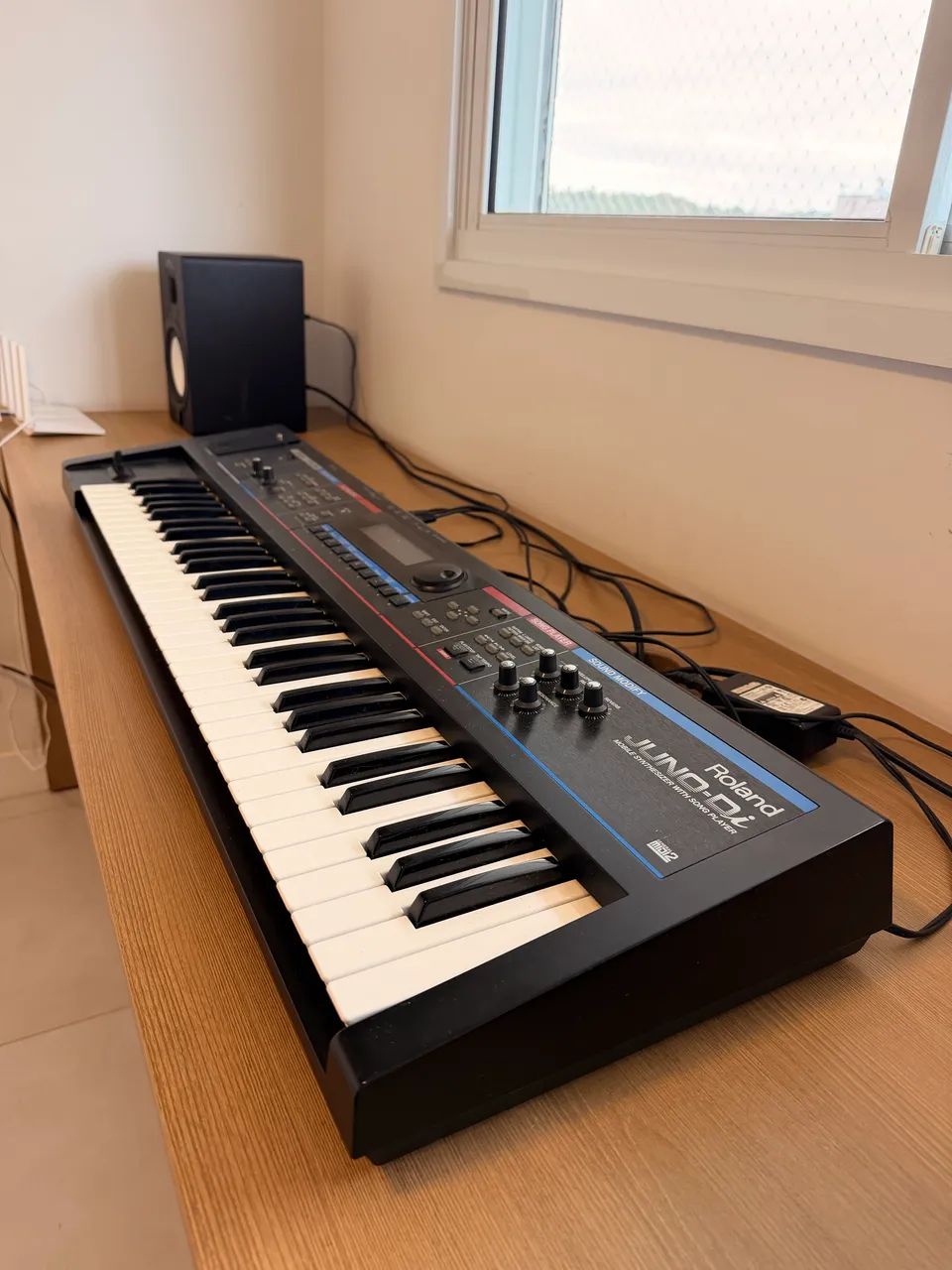 Roland JUNO-Di Mobile Synthesizer - Foto 3