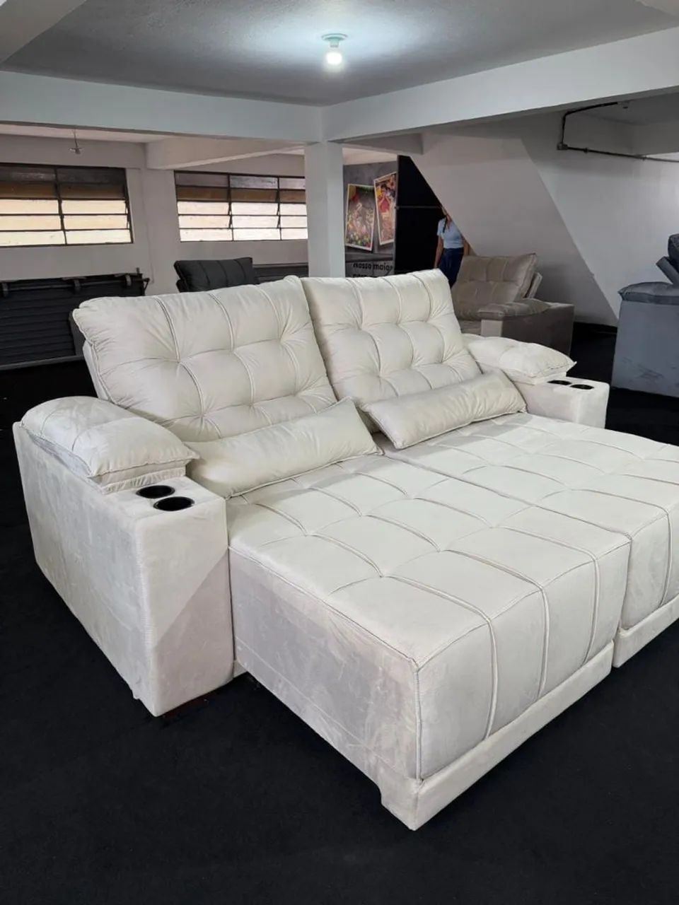 Sofa com porta copo 