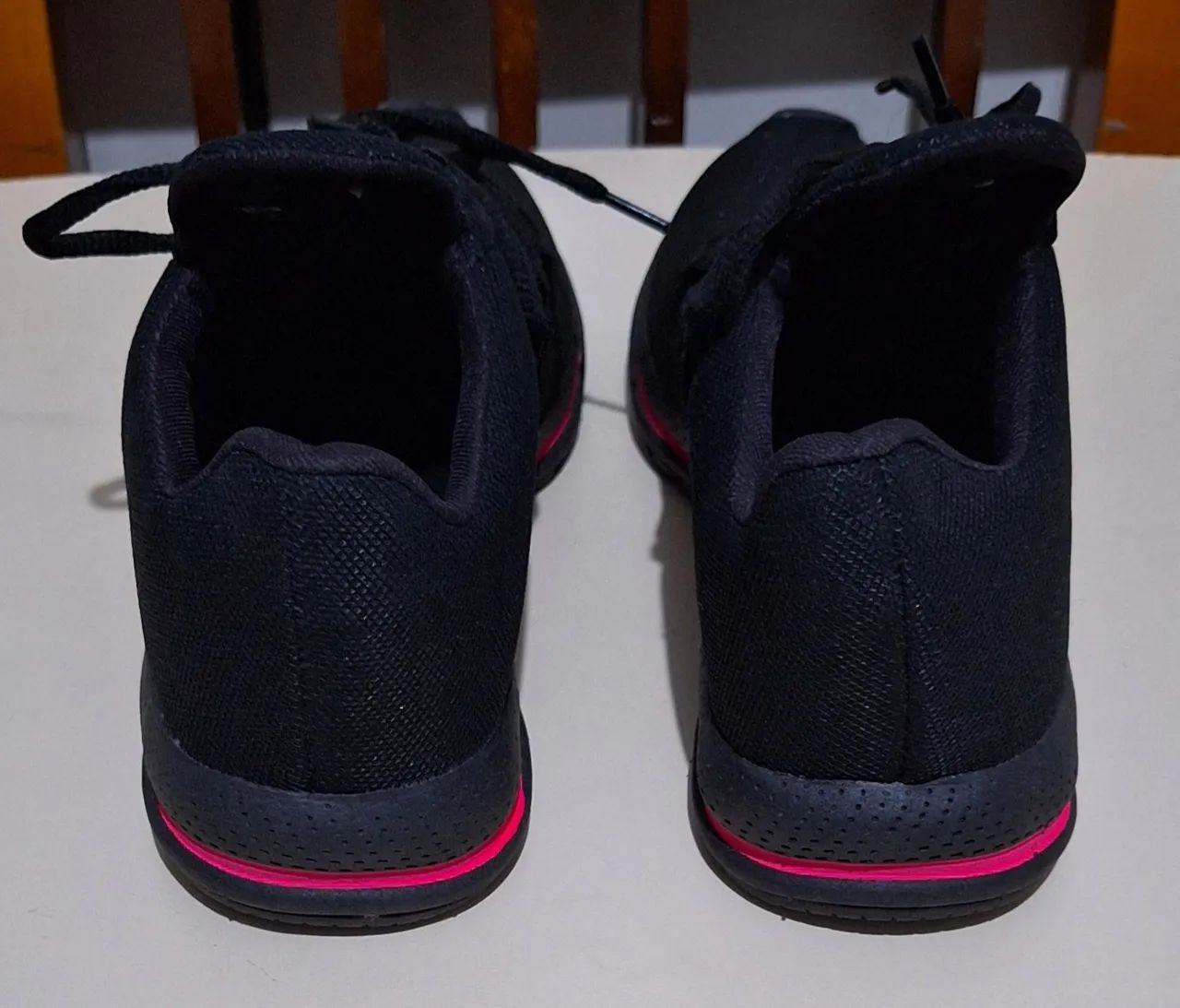 Tênis e bota. - Foto 4