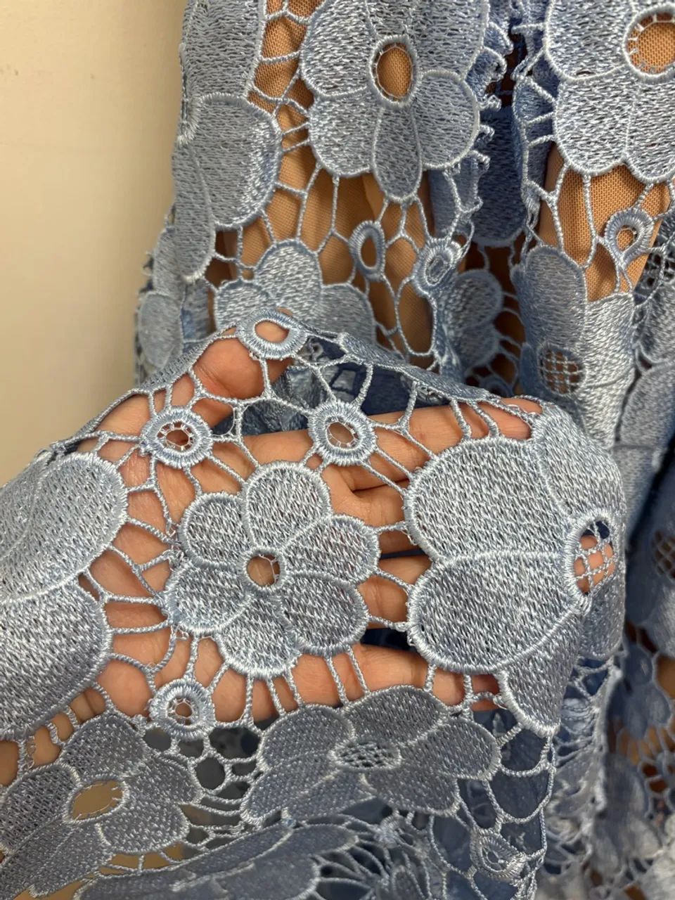 Vestido de renda azul-claro - Foto 4