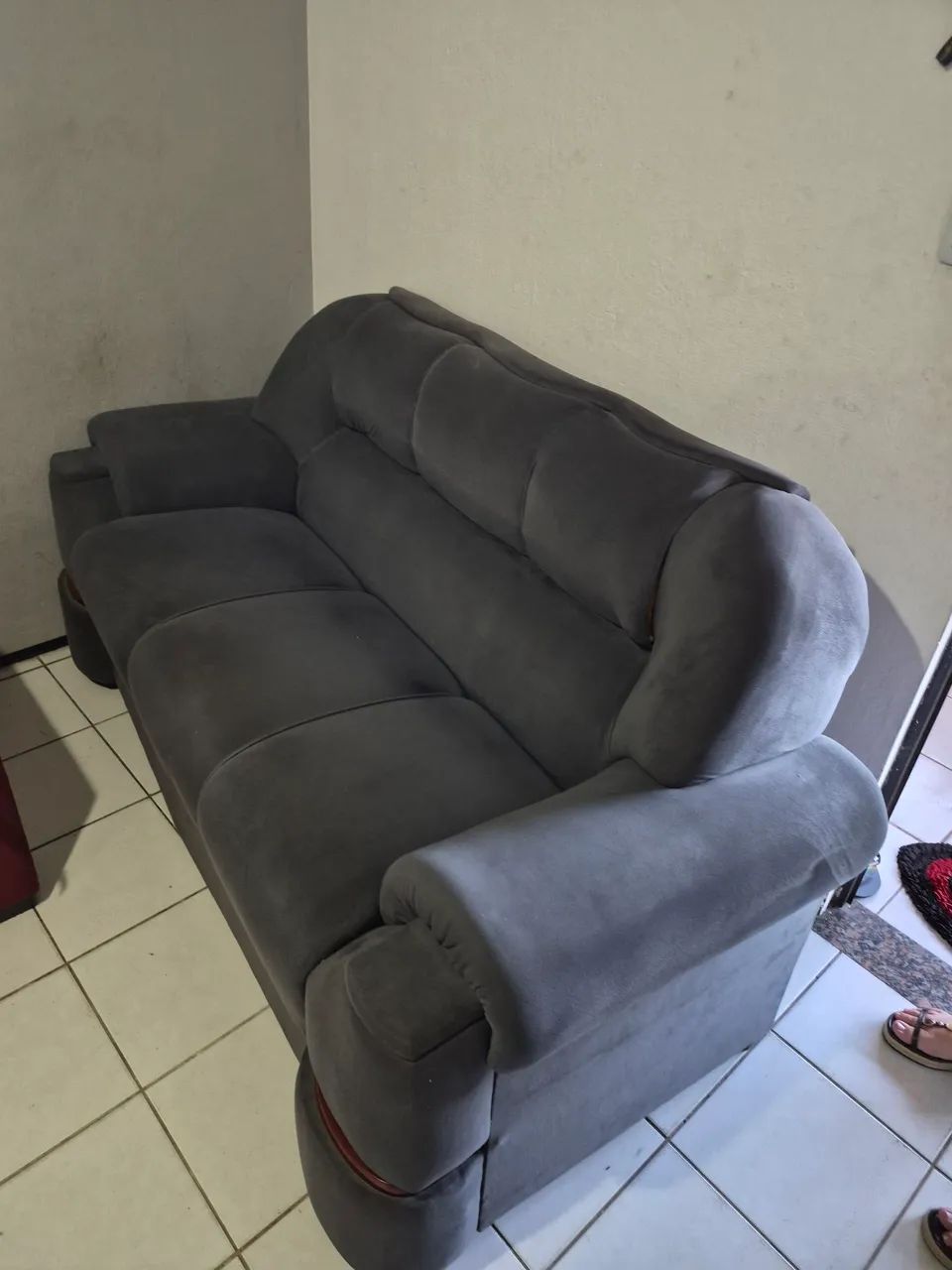 Sofá que acompanha duas poltronas  - Foto 5