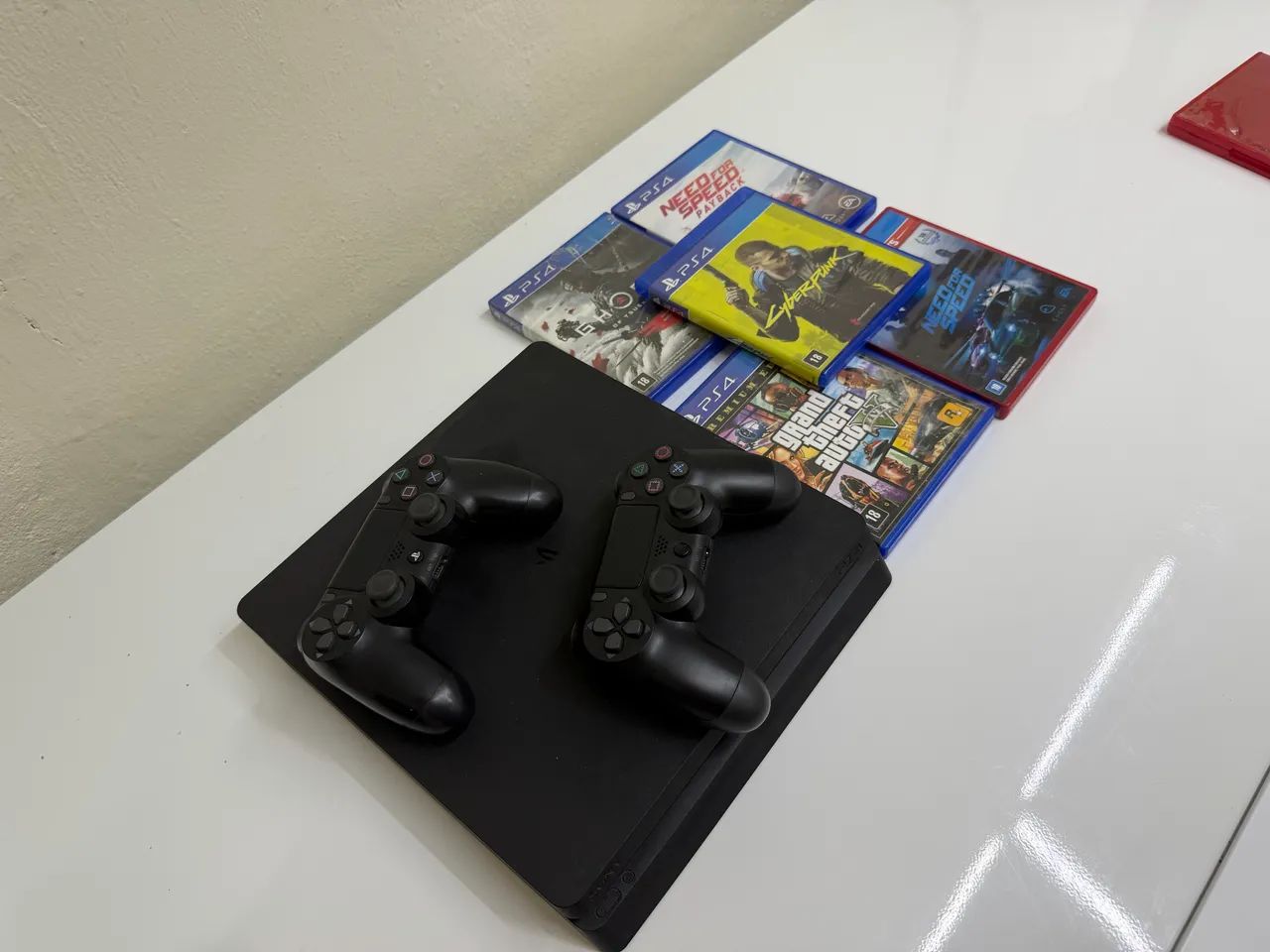Ps4 1T com os 2 controles - Foto 3