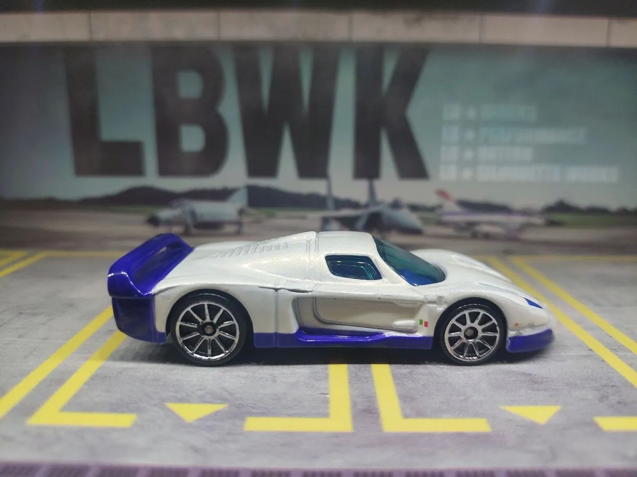 Hot Wheels Lotus e Maserati combo - Foto 5