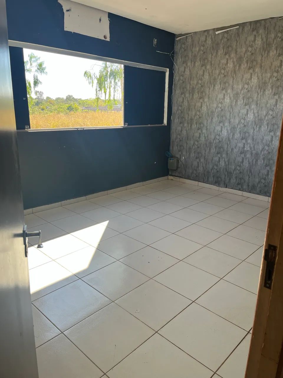 Alugo sala para escritório no valor de 900 reais