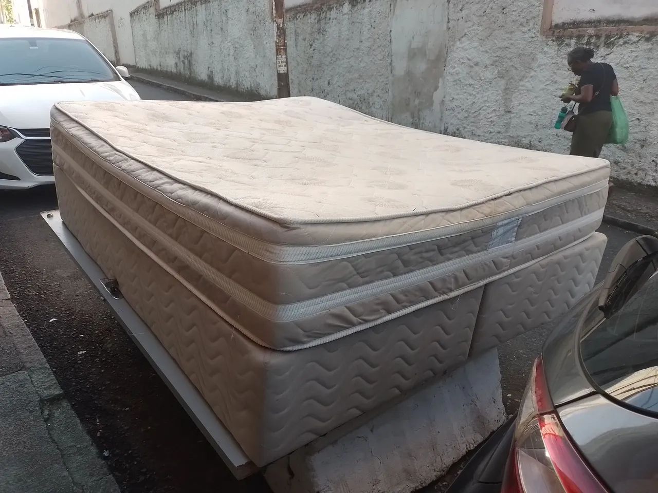 Cama de casal com duas bases 