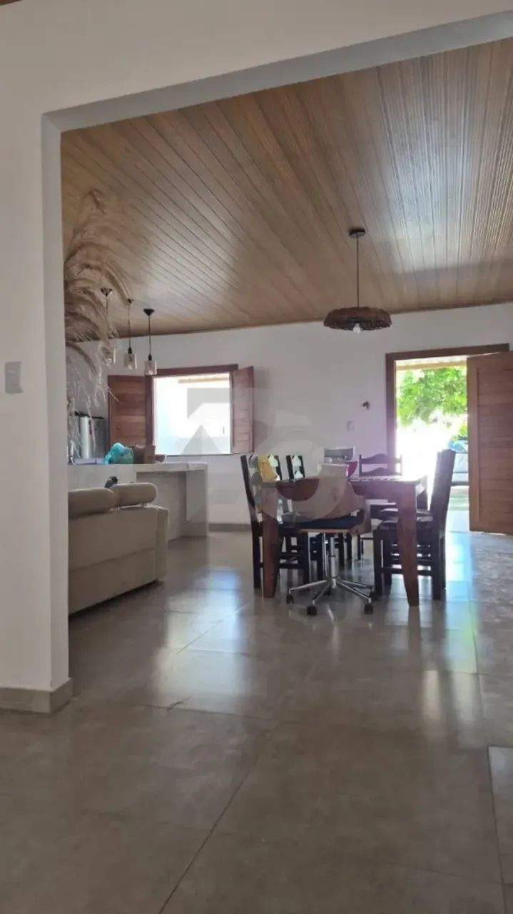 CASA LOCALIZADA NA PRAIA DO ABAIS - 3 Quartos, 4 Garagens e Mais